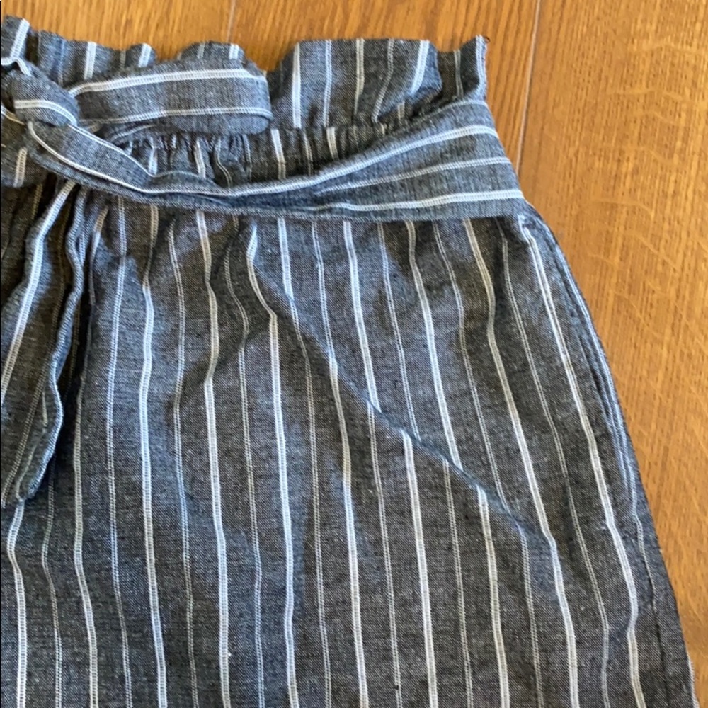 Shorts - Picture 2 of 4
